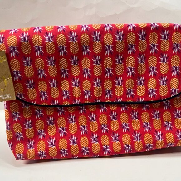 NEW Fly Pineapples Folding Cosmetic Toiletries Travel Makeup Case - Picture 1 of 9